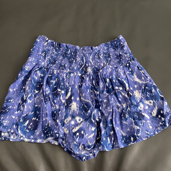 Hollister High Rise Flowy Shorts - Picture 2 of 3